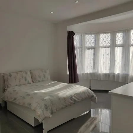 Stunning Double Room In Harrow Wembley - Khoob House Londres Extérieur photo